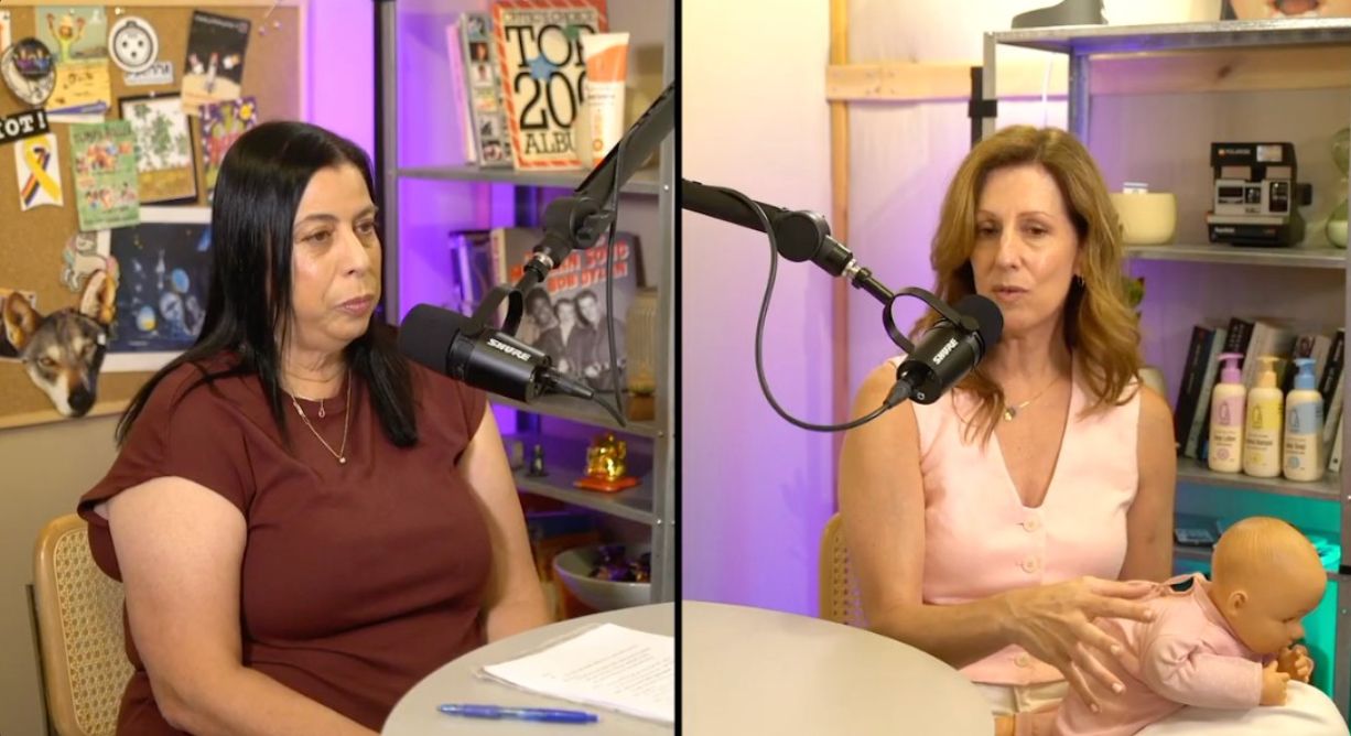 פרק #8 עונה 2 - רופאים מדברים להורים - פיזיותרפיה לתינוקות - כל מה שהורים צריכים לדעת על התפתחות תנועתית נכונה: ד״ר רינת כהן משוחחת עם רוני כוחן - פיזיותרפיסטית התפתחותית ושיקום לגיל הרך